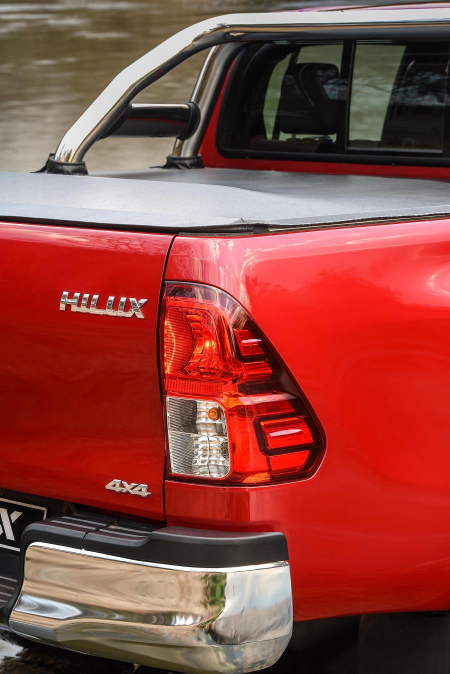 Детали экстерьера Toyota Hilux 4x4 Raider Double Cab 2018 года  (ZA) (фото 3 из 40)